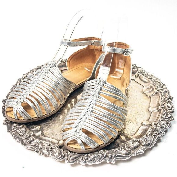 New Old Navy Silver Metallic Strappy Sandals Sz 3 (Girl’s) - Picture 11 of 11